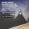 Eine Wand bemalt mit plid Magnetfarbe - Anstreichset in anthrazitgrau, mit Bergformen und bunten Magnetzahlen. Ein deutscher Text hebt die vielseitige Verwendbarkeit und die hochwertige Qualität hervor. Außerdem sind Icons und die Deutschland-Flagge abgebildet.