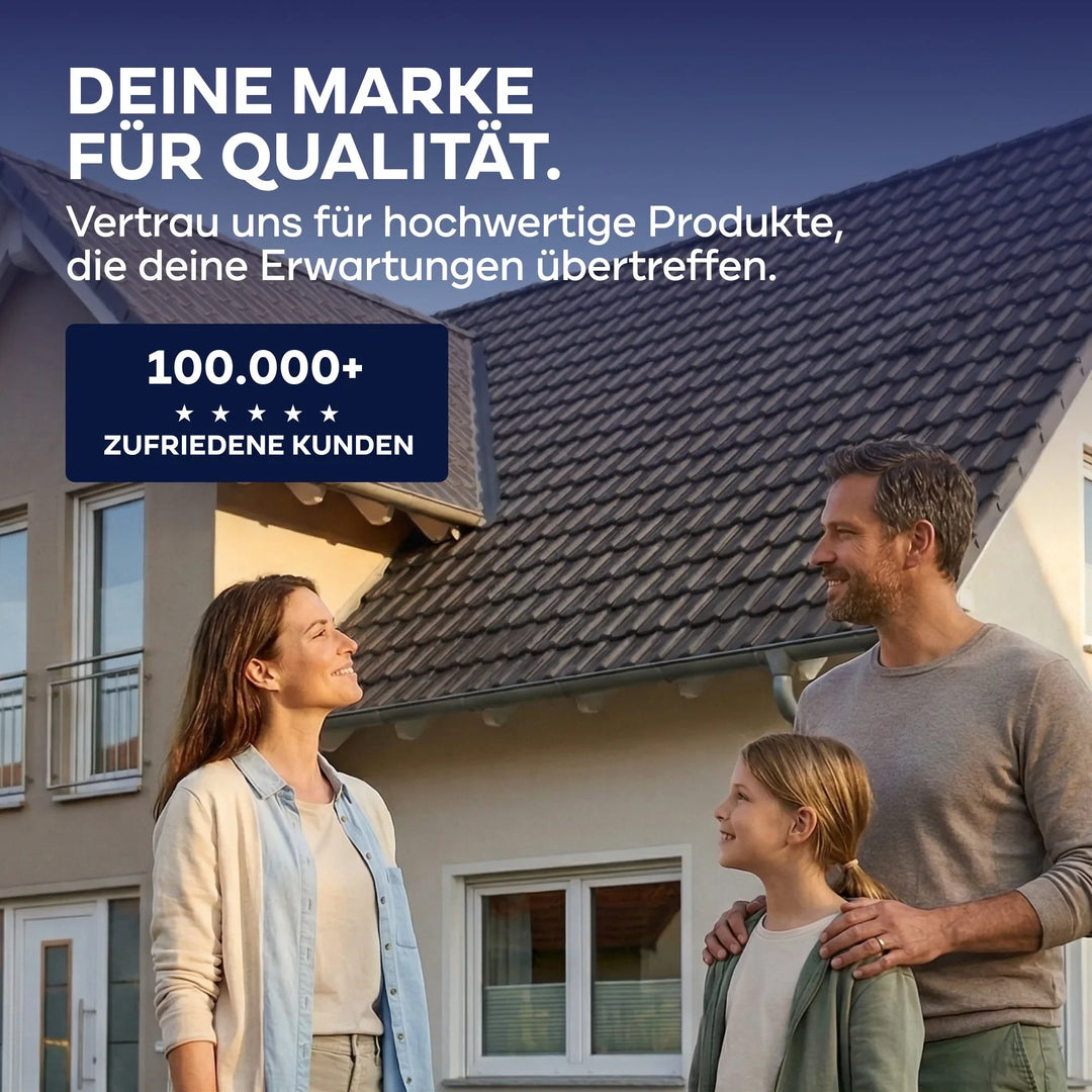 Eine lächelnde Familie steht vor einem Haus. Der Text auf Deutsch: PLID Shop - Sockel- &amp; Dachfarbe außen, wetterfest &amp; hochdeckend. Vertraue auf Qualität und Schutz, die deine Erwartungen übertreffen. 100.000+ zufriedene Kunden.