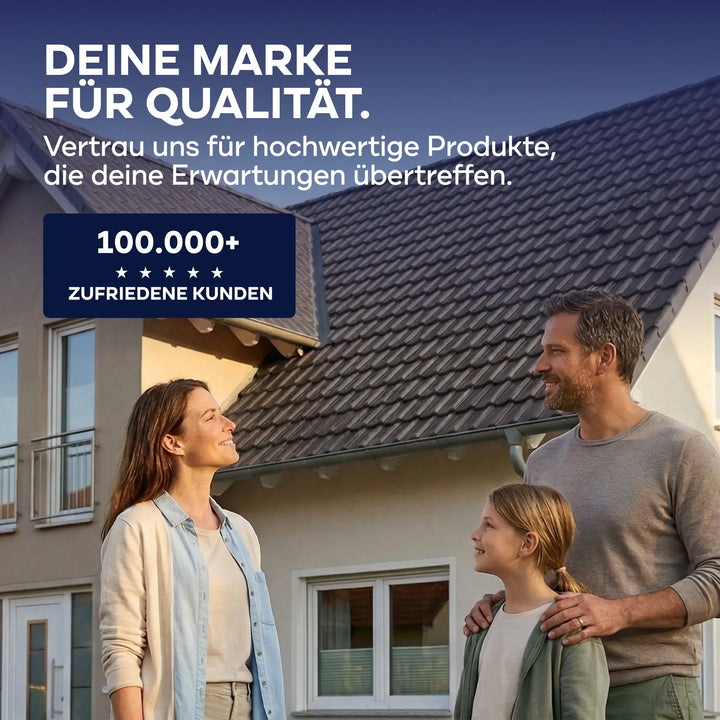 Eine lächelnde Familie steht vor einem Haus. Der Text auf Deutsch: PLID Shop - Sockel- &amp; Dachfarbe außen, wetterfest &amp; hochdeckend. Vertraue auf Qualität und Schutz, die deine Erwartungen übertreffen. 100.000+ zufriedene Kunden.