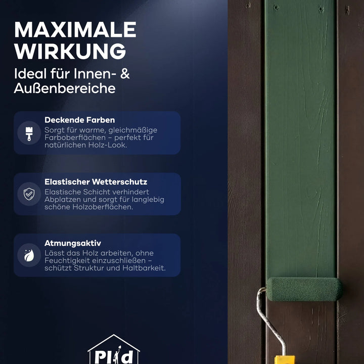 Eine dunkelgrüne Holzdiele wird mit einer Rolle gestrichen. Auf der linken Seite hebt der Text plid Plid Wetterschutz Holzfarbe hervor: deckende Farbe, elastischer Wetterschutz und Atmungsaktivität - perfekt für Holz im Innen- und Außenbereich.