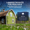 Ein grünes Holzhaus mit weißen Zierleisten leuchtet in einem sonnigen Garten. Plid Wetterschutz Holzfarbe - deckend & wetterfest für innen & außen von plid sorgt für einen lang anhaltenden, zuverlässigen Schutz vor Regen, Schnee und Feuchtigkeit für alle Holzoberflächen im Außenbereich.