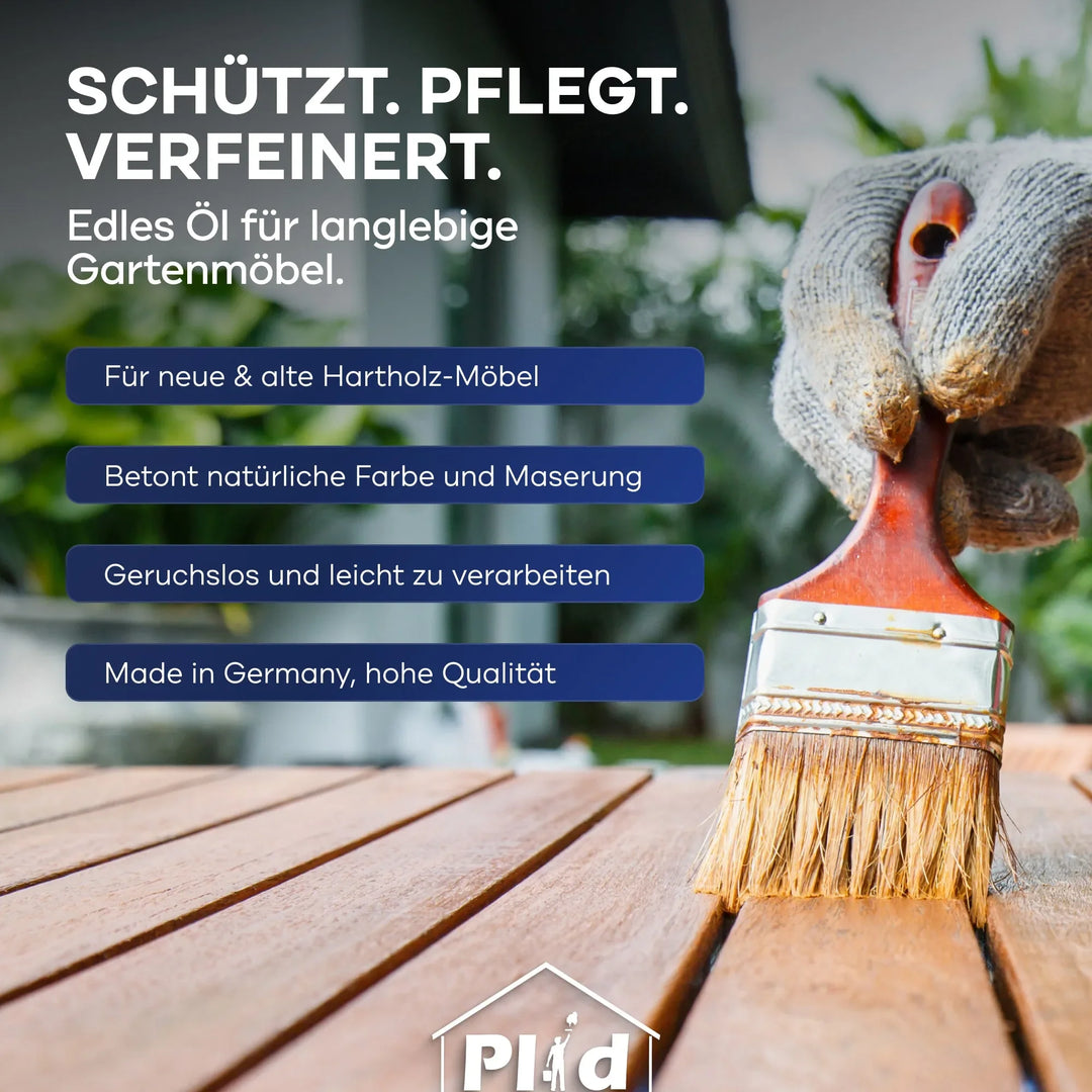 Eine Hand in einem grauen Handschuh trägt plid Holzöl natürlich &amp; pflegend für Holz innen &amp; außen auf einen Holztisch im Freien auf. Der Text hebt den Hartholz Schutz, die natürliche Oberfläche, die einfache Anwendung, den geringen Geruch und die bewährte deutsche Qualität für die Gartenmöbel Pflege hervor.