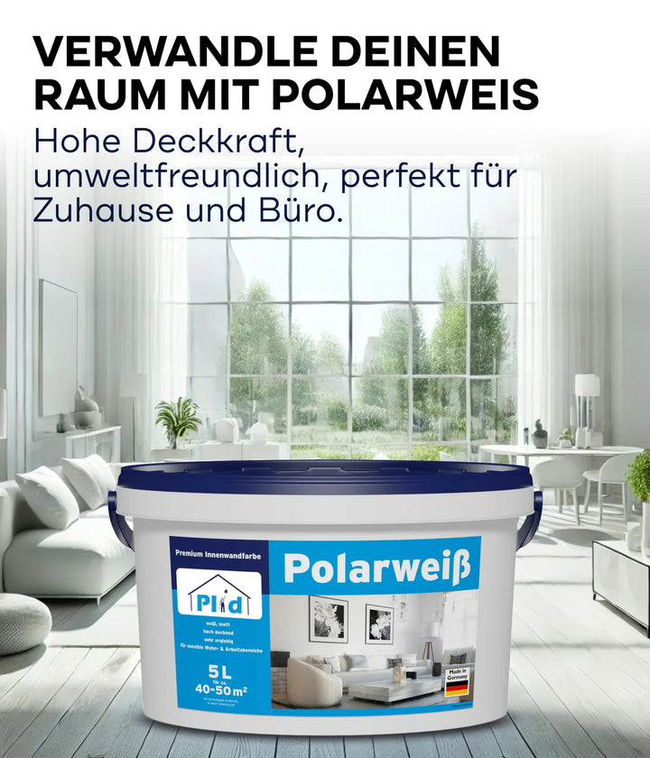 Ein plid Innenfarbe - Streichset Farbeimer steht auf einem Holzboden in einem hellen, modernen Wohnzimmer mit großen Fenstern, einem Sofa und Pflanzen. Der Text hebt die umweltfreundliche Abdeckung für Wände und Decken hervor.