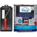 Eine Dose plid Möbellack - Lackierset, 750 ml, glänzender Wasserlack mit deutschen Etiketten steht neben einem Farbroller und einer Schale. Die umweltfreundliche Dose zeigt lackierte Möbel für professionelle Lackierungen.