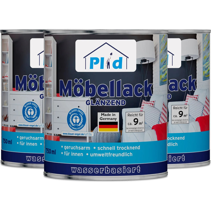 Ausgestellt sind drei Dosen plid Plid Möbellack, eine seidenmatte, kratzfeste Möbelfarbe für Holz und Innenräume. Die in Deutschland hergestellten Dosen auf Wasserbasis decken jeweils 9 m² ab und sind mit blau-weißen Etiketten versehen.