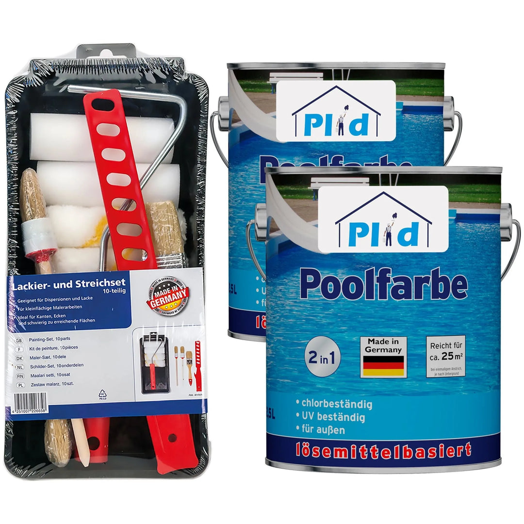Zwei Dosen plid Poolfarbe Anstreichset blau chlorresistent komplett sitzen neben einem Malset mit Pinseln, Rollen und einem roten Rührstab - ideal für die Schwimmbeckenbeschichtung auf Betonuntergründen im Außenbereich und Pools.