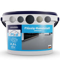 Ein weißer Kunststoffeimer von plid Flüssigkunststoff Bodenbeschichtung für Innen & Außen - Betonfarbe, mit blauem Deckel und Griff, beschriftet mit seidenmatt und einem grauen Bodenbild, deckt mit 2,5 L bis zu 25 m² ab.