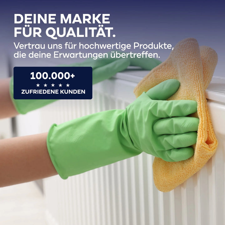 Eine Person mit grünen Gummihandschuhen reinigt eine weiße Fläche mit einem gelben Tuch mit plid Anlauger - reinigt &amp; entfettet Holz, Metall &amp; Zink. Der deutsche Text bewirbt plid als Qualitätsmarke mit über 100.000 zufriedenen Kunden.
