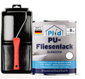 Ein plid PU-Fliesenlack Lackierset, bestehend aus einem Farbroller mit rotem Griff in einer schwarzen Schale neben einer Dose PU-Fliesenlack Glänzend, bietet hervorragende Haftung und deckt bis zu 8m² - ideal zum Fliesensanieren.