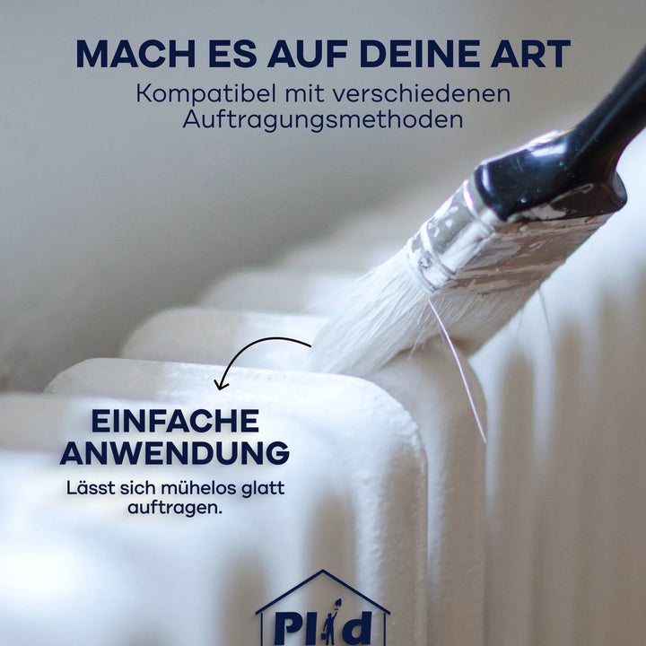 Ein weißer Pinsel trägt plid Heizkörperlack LH Premium Set hitzebeständig weiß auf einen Heizkörper auf. "Mach es auf deine Art - kompatibel mit verschiedenen Methoden, einfach und mühelos glatt aufzutragen.