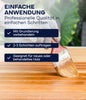 Eine Hand trägt plid Holzschutzlasur außen wetterfest & atmungsaktiv auf Holz auf. Der eingeblendete deutsche Text zeigt drei einfache Anwendungsschritte mit blauen Kästchen und Häkchen, alles vor einem verschwommenen grünen Hintergrund.