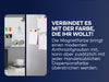 Eine weiß-graue Büroszene ist in zwei Hälften geteilt; die linke Seite zeigt Regale mit Büchern, Ordnern und einer Tasse, während die rechte Seite eine Wand mit Papieren zeigt, die mit bunten Magneten angeheftet sind. Der Text auf Deutsch beschreibt die Magnetfarbe.