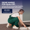 Eine Frau kniet auf Plid Abdeckvlies 220 g/m² von plid und misst ein Holzstück. Im Bild steht: "plid - deine Marke für Qualität. Über 100.000 zufriedene Kunden.