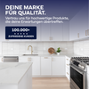 Moderne weiße Küche mit goldenen Akzenten, Backofen und Spüle. Deutscher Text zeigt die Kompetenz von plid in Bad & Küche mit Plid PU-Fliesenlack-strapazierfähig & wasserfest. Über 100.000 zufriedene Kunden vertrauen auf plid für saubere, stilvolle Räume.