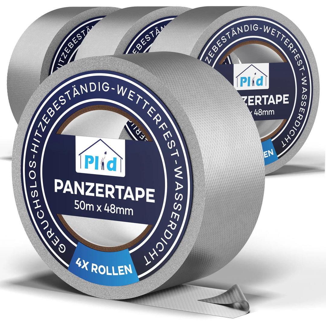 Drei Rollen plid Panzerband Silber - extrastark & wetterfest für Reparaturen 50mm sind diagonal angeordnet, eine davon vorne abgerollt. Die Verpackung unterstreicht die Wetter- und Wasserbeständigkeit der Marke.
