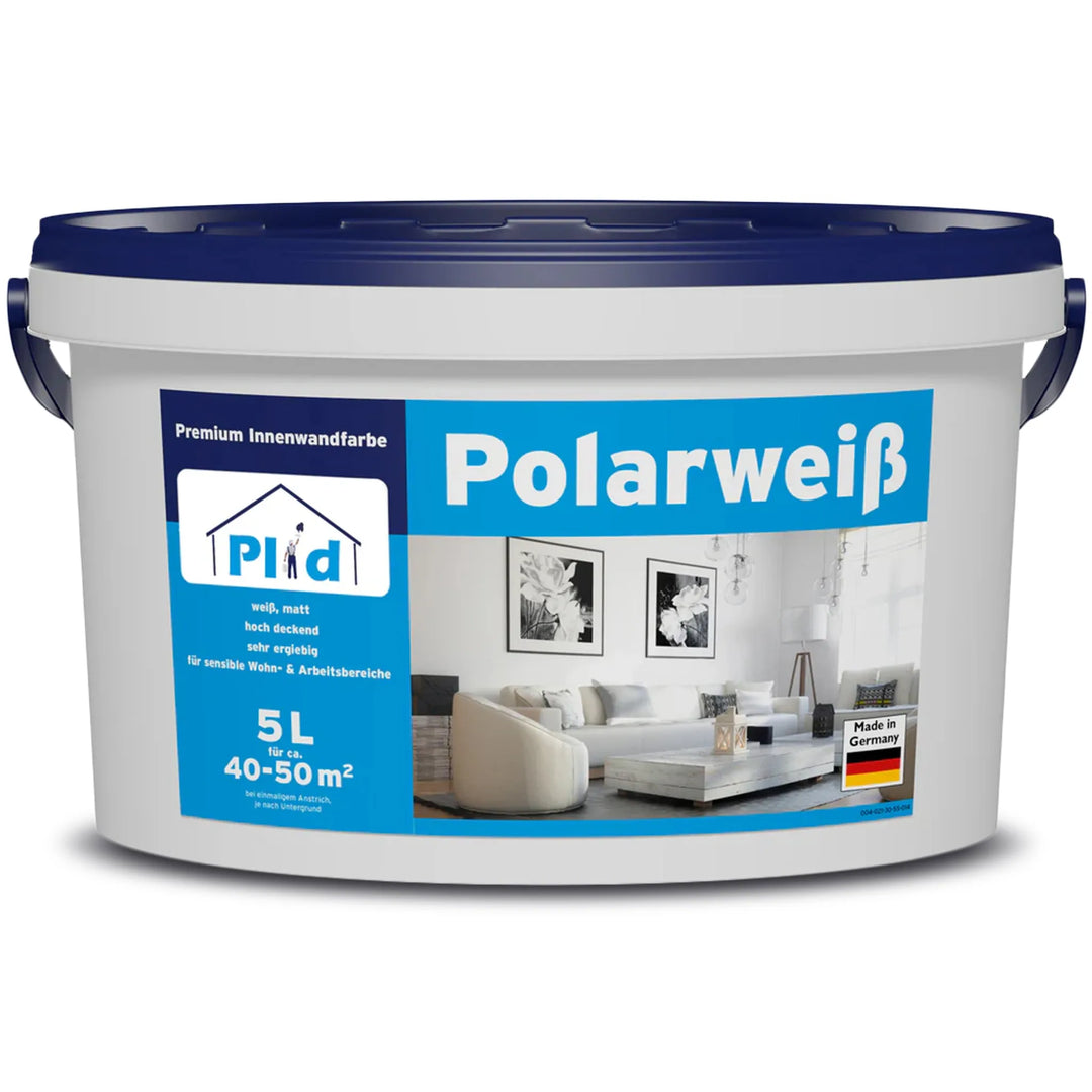Ein 5L weißer plid Polarweiß Wandfarbe Eimer mit blauem Deckel, extra weiß & hochdeckend für Innen, deckt 40-50 m² ab. Mit Produktdetails und modernen Wohnzimmerbildern. Hergestellt in Deutschland.