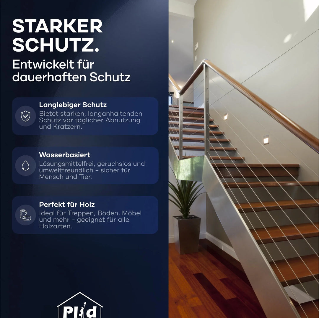 Eine moderne Holztreppe mit Metallgeländer steht neben einer blauen Infotafel, auf der plid Plid Treppen &amp; Parkettlack - schnell trocknend &amp; abriebfest: langlebiger, wasserbasierter Lack ideal für verschiedene Holzoberflächen.