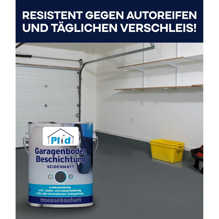 Ein grauer Garagenboden mit Regalen, gelben Behältern und einer offenen Tür. Davor steht eine Dose plid Plid® Garagenbodenbeschichtung - Bodenfarbe für Beton &amp; Estrich, lösemittelarm, robust und leicht zu verarbeiten.