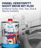 Eine Person reinigt einen Pinsel unter fließendem Wasser, während im Vordergrund eine Dose plid Plid Pinselreiniger - löst Lack- & Farbrückstände effektiv, mit deutschem Text zur Reinigung von Werkzeugen und zum Entfernen von Farbe, Fett, Teer, Ruß und Wachs steht.