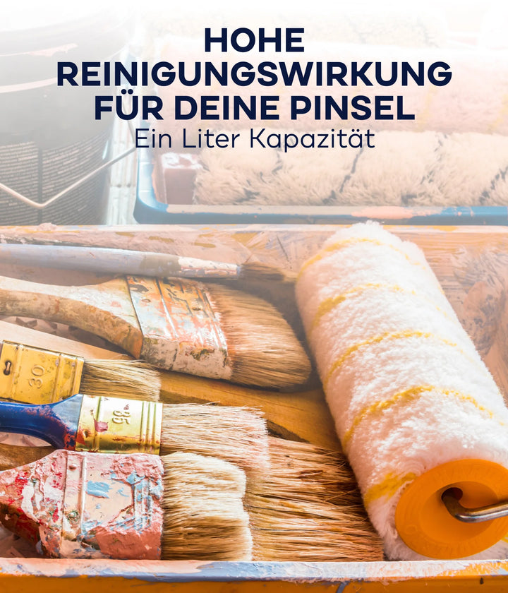 Mehrere gebrauchte Pinsel und Farbroller mit getrockneter Farbe liegen im Reinigungstablett. Text darüber: "plid Pinselreiniger - löst Lack- &amp; Farbrückstände effektiv, ideal zur Pinselreinigung. 1 Liter Kapazität.